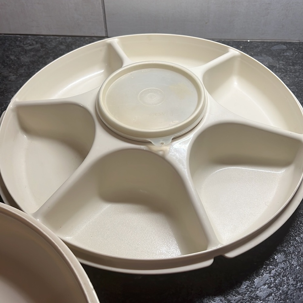 Vintage Chip N Dip serving container by Tupperware. In excellent conditi…
